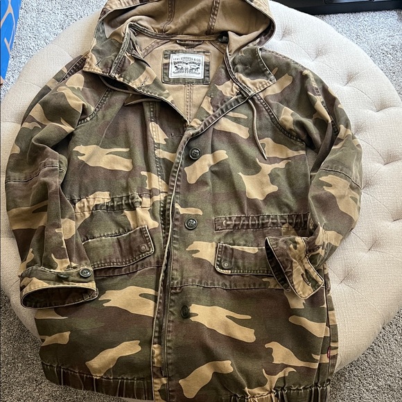 Levi’s Camo Parka small - Picture 1 of 3